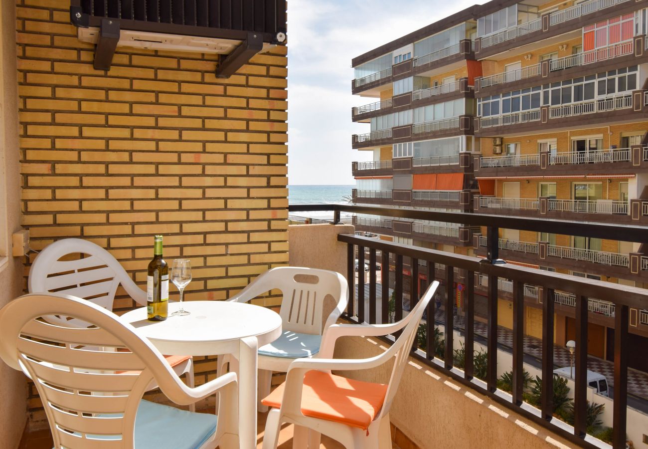 Lägenhet i Fuengirola - Ref: 248 Lägenhet bredvid stranden med havsutsikt och pool
