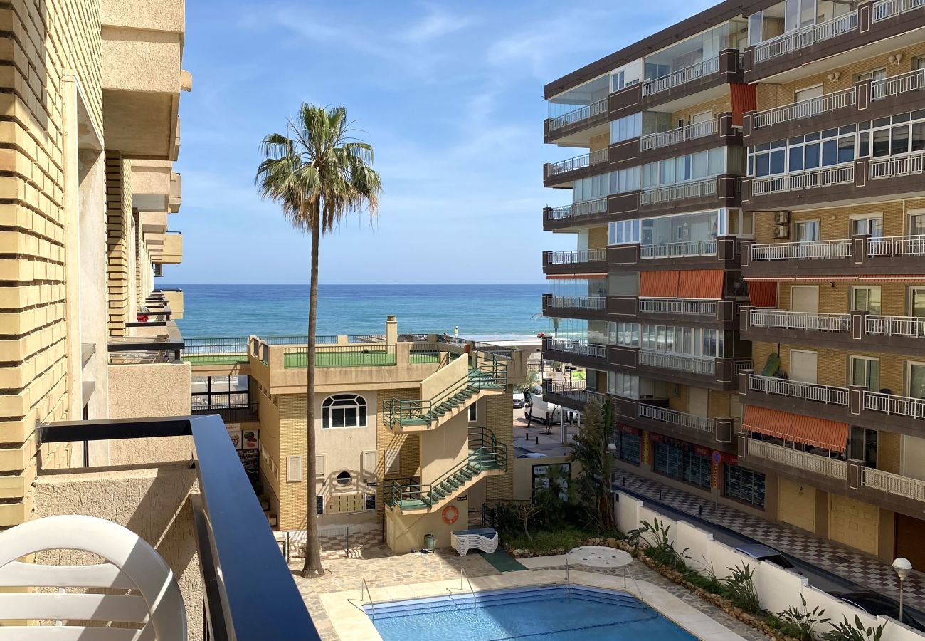 Lägenhet i Fuengirola - Ref: 248 Lägenhet bredvid stranden med havsutsikt och pool