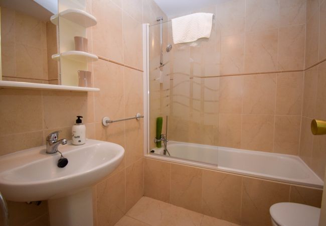 Lägenhet i Fuengirola - Ref: 299 Strandnära lägenhet med 4 sovrum och pool i Fuengirola Lägenhet i Fuengirola - Ref: 299 Strandnära lägenhet med 4 sovrum och pool i Fuengirola
