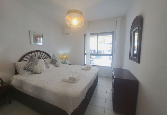 Lägenhet i Fuengirola - Ref: 299 Strandnära lägenhet med 4 sovrum och pool i Fuengirola Lägenhet i Fuengirola - Ref: 299 Strandnära lägenhet med 4 sovrum och pool i Fuengirola