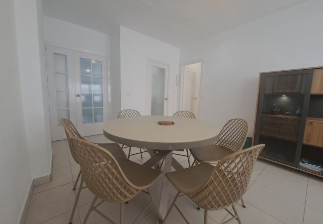 Lägenhet i Fuengirola - Ref: 299 Strandnära lägenhet med 4 sovrum och pool i Fuengirola Lägenhet i Fuengirola - Ref: 299 Strandnära lägenhet med 4 sovrum och pool i Fuengirola