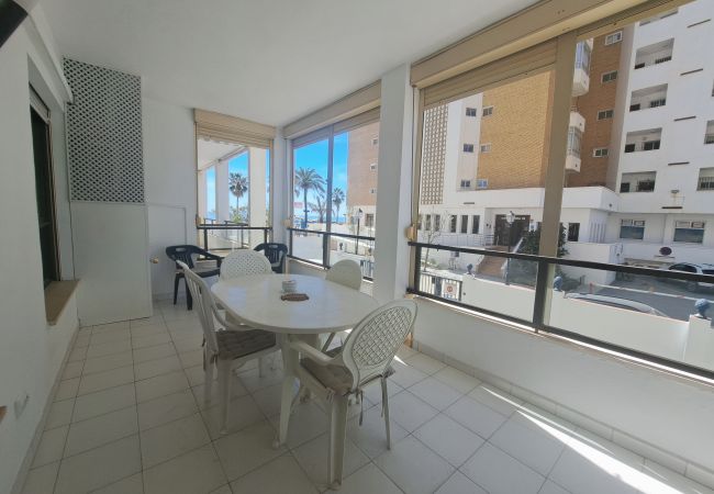 Lägenhet i Fuengirola - Ref: 299 Strandnära lägenhet med 4 sovrum och pool i Fuengirola Lägenhet i Fuengirola - Ref: 299 Strandnära lägenhet med 4 sovrum och pool i Fuengirola