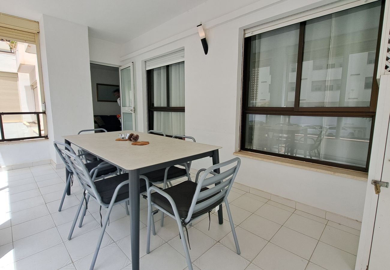 Lägenhet i Fuengirola - Ref: 299 Strandnära lägenhet med 4 sovrum och pool i Fuengirola