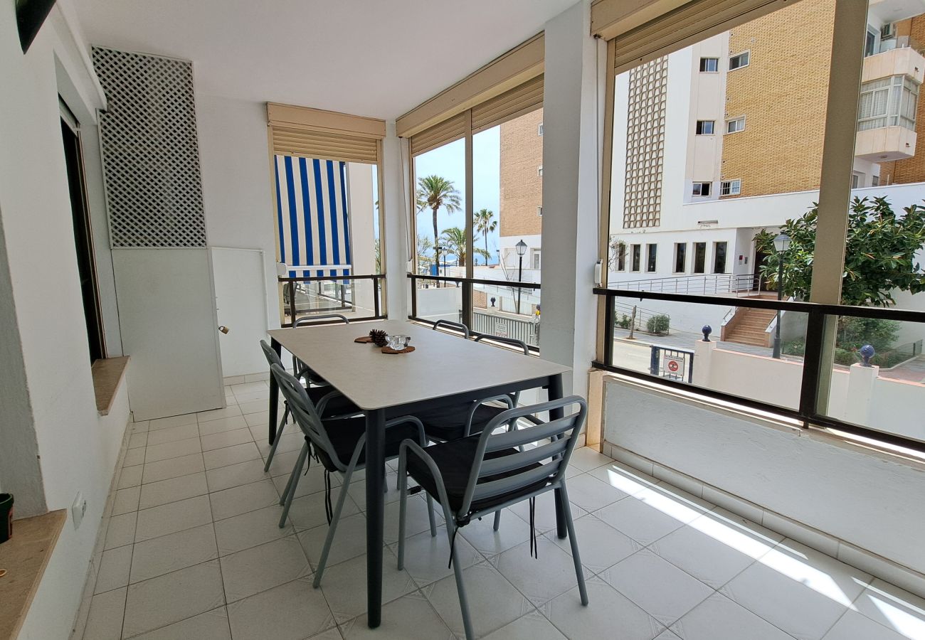 Lägenhet i Fuengirola - Ref: 299 Strandnära lägenhet med 4 sovrum och pool i Fuengirola