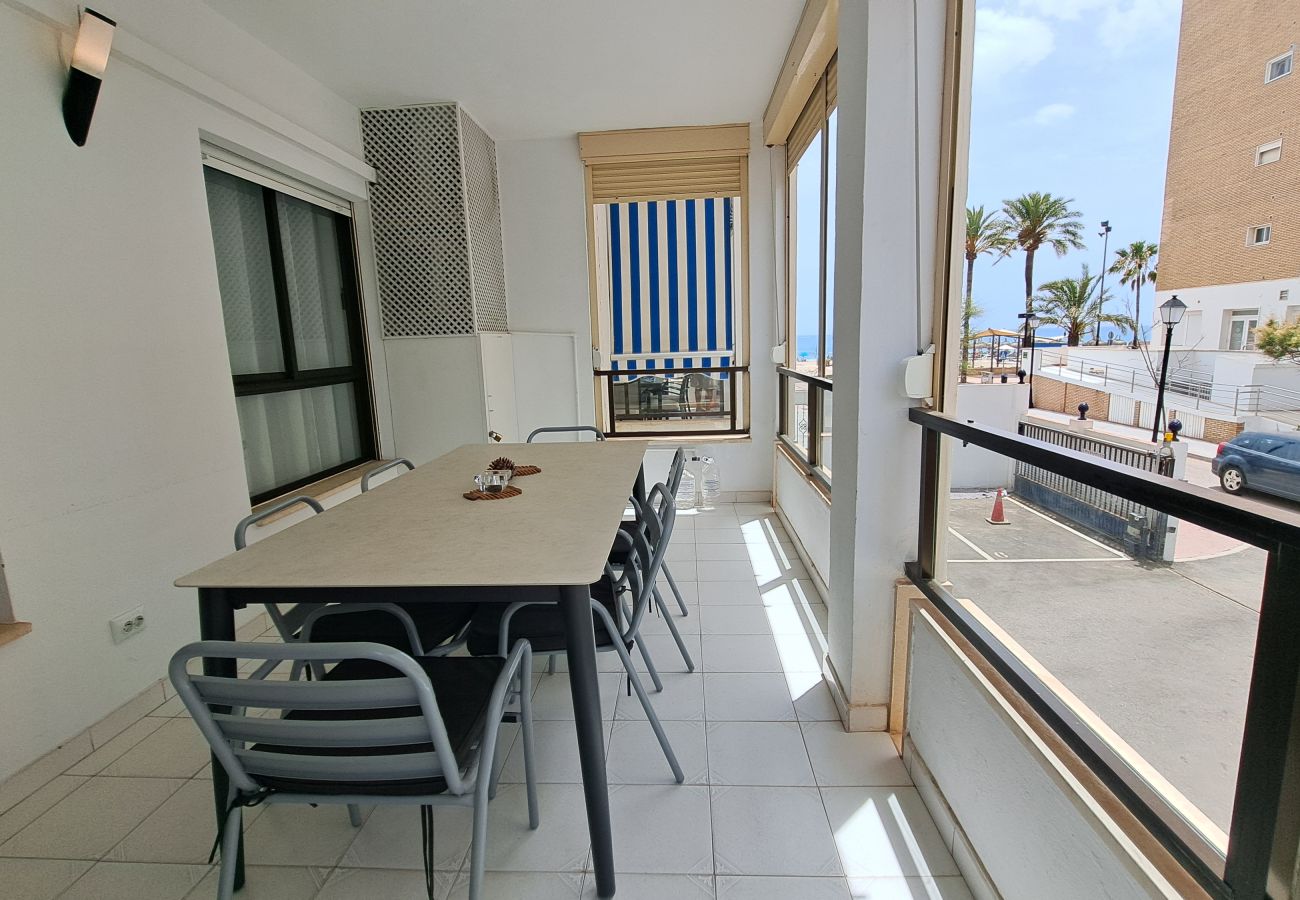 Lägenhet i Fuengirola - Ref: 299 Strandnära lägenhet med 4 sovrum och pool i Fuengirola