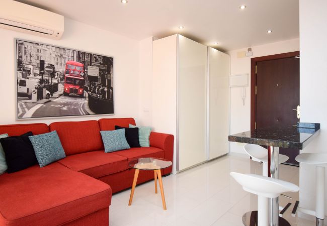 Lägenhet i Fuengirola - Ref: 250 Modern lägenhet med 1 sovrum och utsikt över poolen med havsutsikt