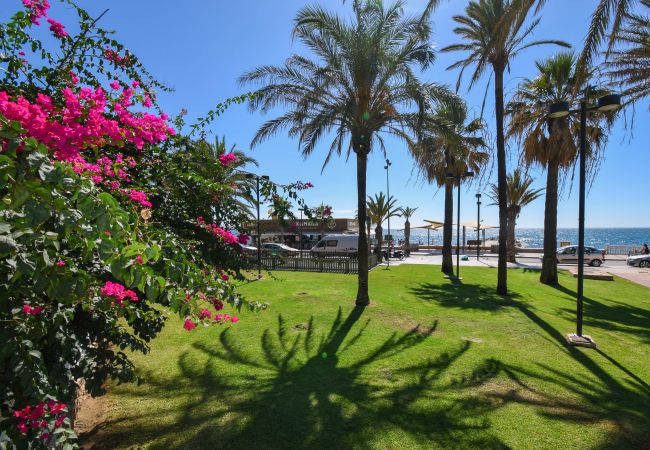 Lägenhet i Fuengirola - Ref: 250 Modern lägenhet med 1 sovrum och utsikt över poolen med havsutsikt