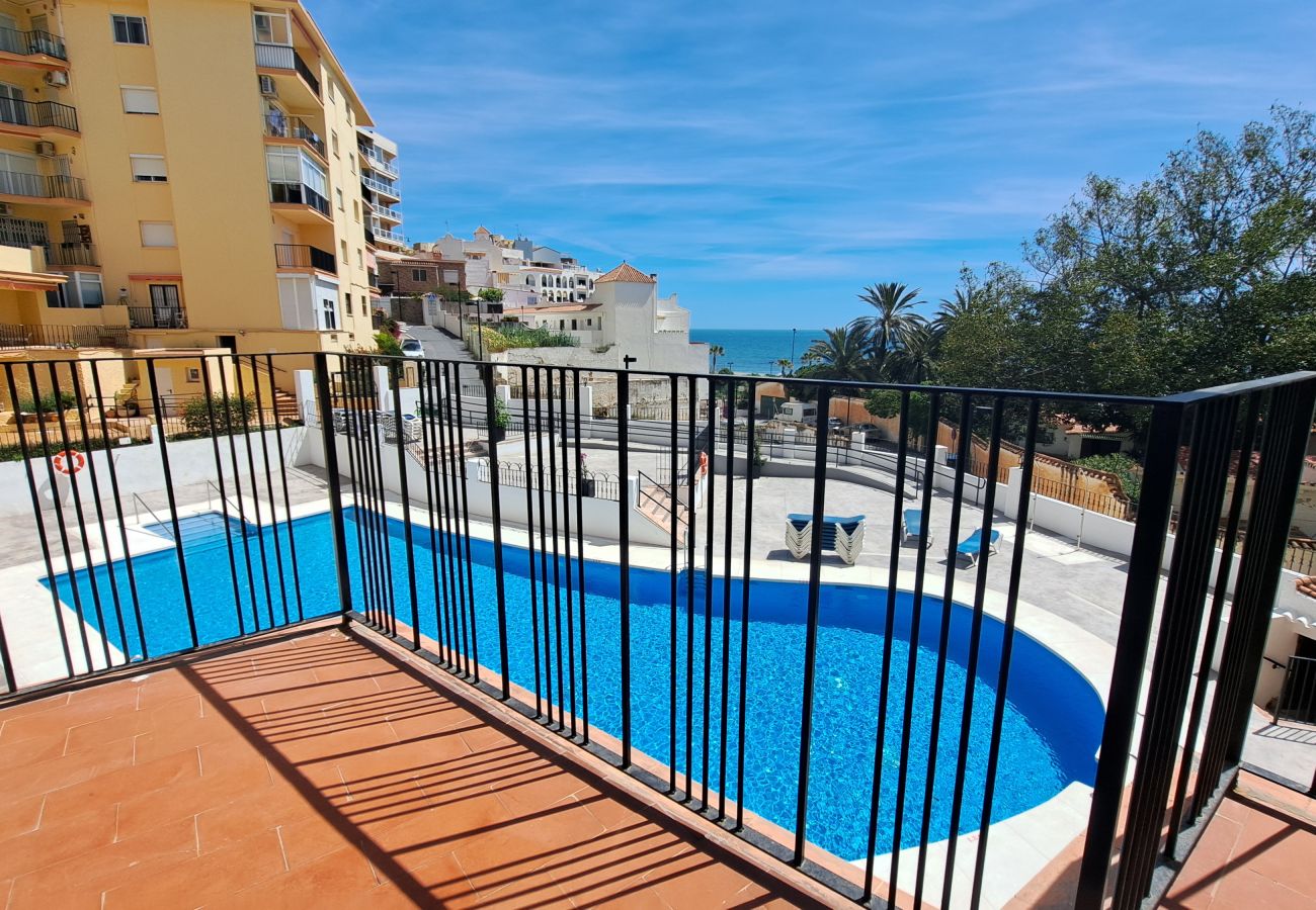 Lägenhet i Fuengirola - Ref: 250 Modern lägenhet med 1 sovrum och utsikt över poolen med havsutsikt