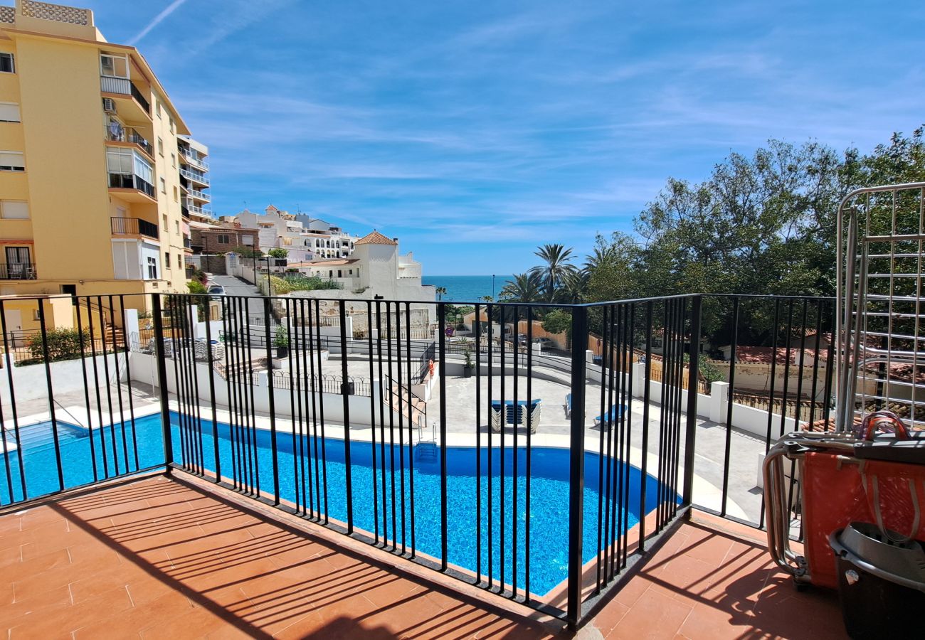 Lägenhet i Fuengirola - Ref: 250 Modern lägenhet med 1 sovrum och utsikt över poolen med havsutsikt