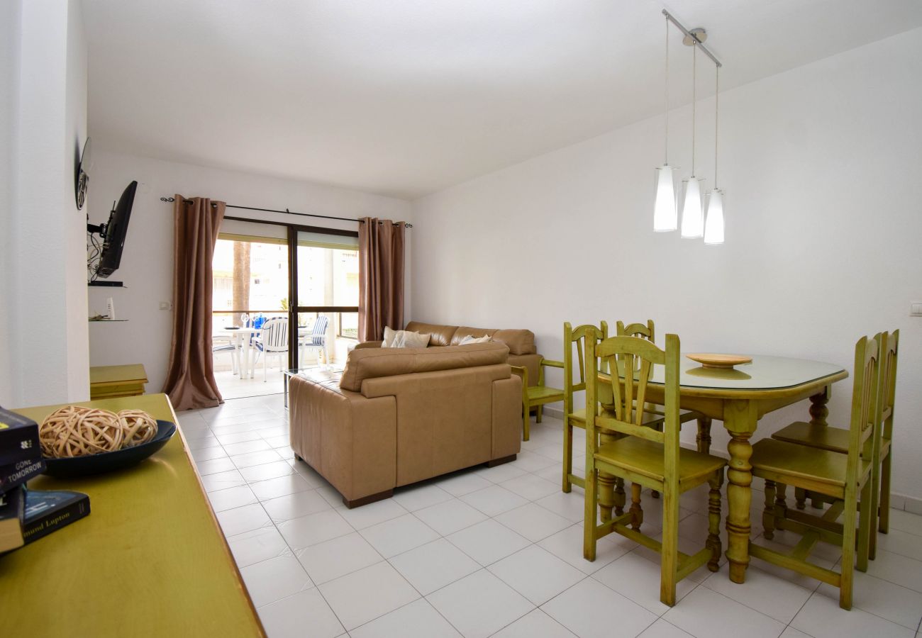 Lägenhet i Fuengirola - Ref: 282 Lägenhet vid stranden med utsikt över trädgården och poolen