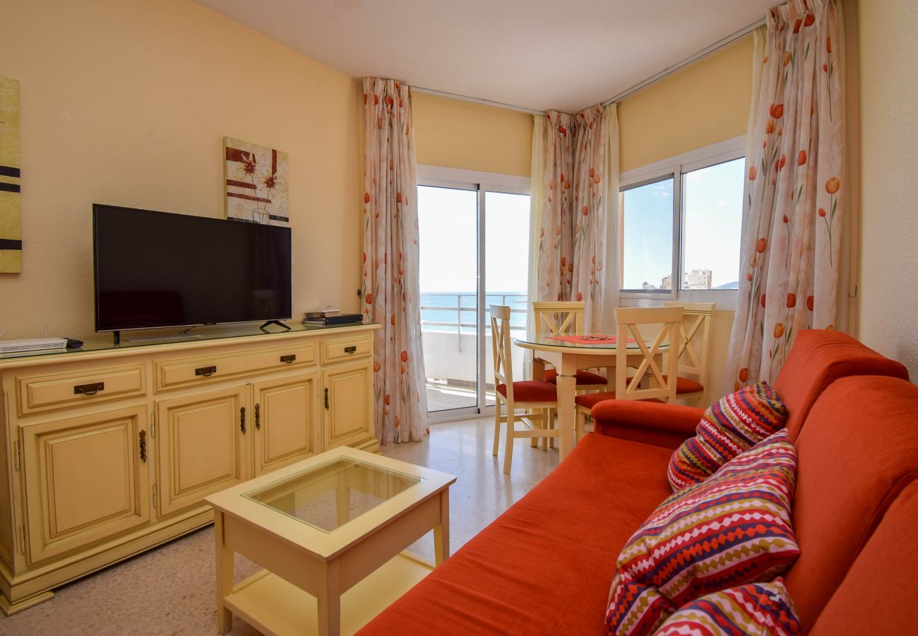 Lägenhet i Fuengirola - Ref: 260 Strandnära lägenhet med havsutsikt, pool och ljus solig terrass