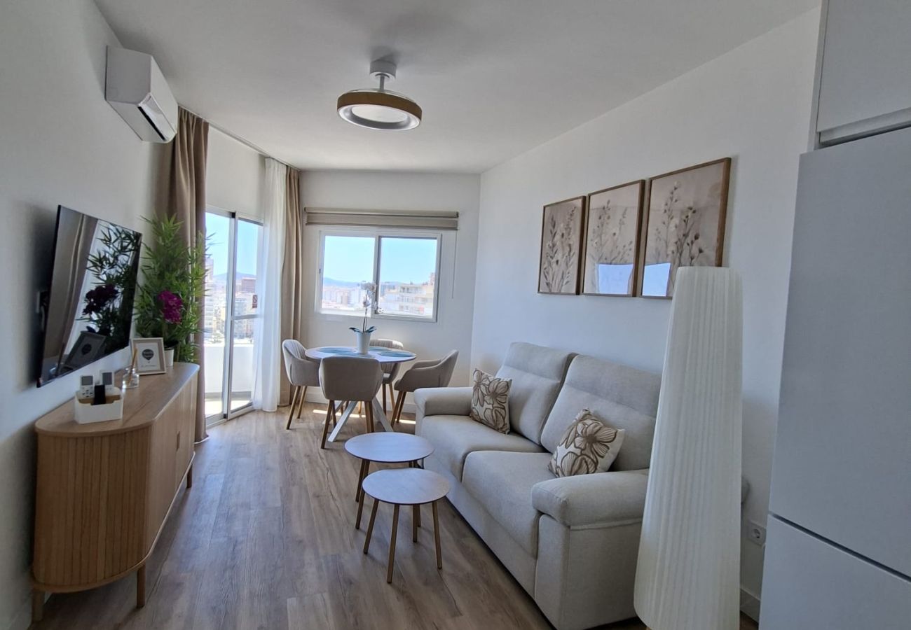 Lägenhet i Fuengirola - Ref: 286. Strandnära lägenhet med havsutsikt, pool och solig terrass