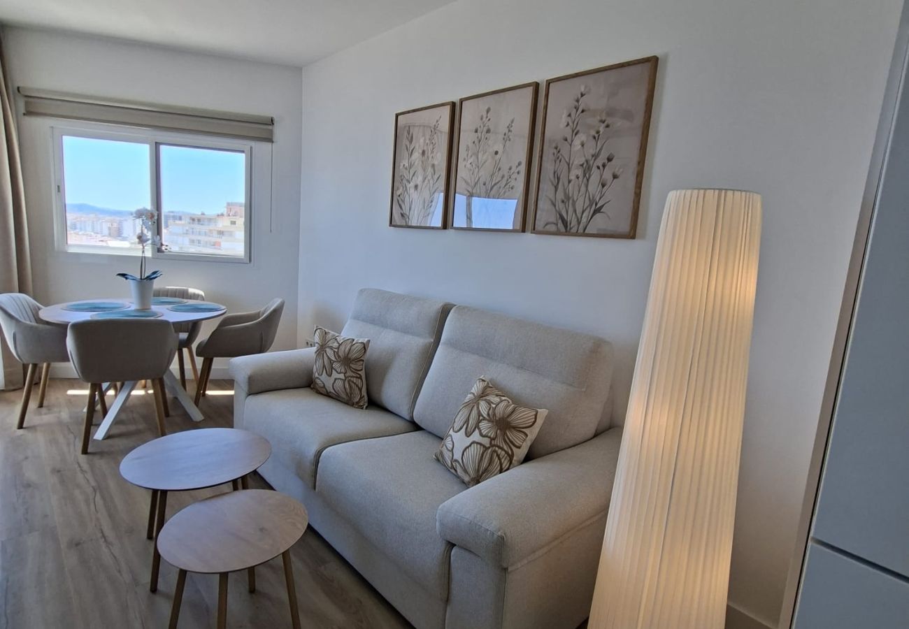 Lägenhet i Fuengirola - Ref: 286. Strandnära lägenhet med havsutsikt, pool och solig terrass