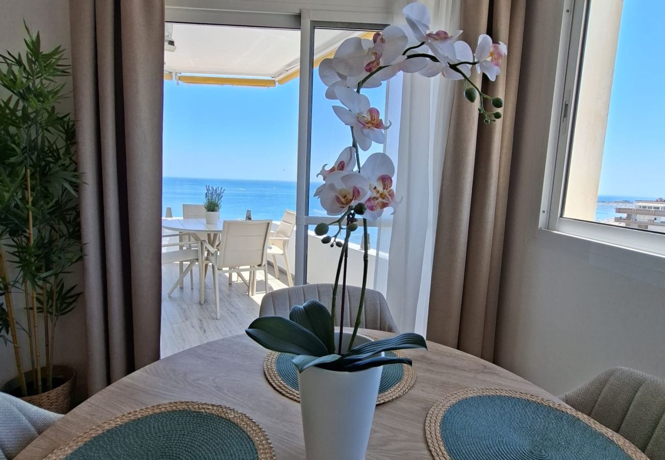 Lägenhet i Fuengirola - Ref: 286. Strandnära lägenhet med havsutsikt, pool och solig terrass