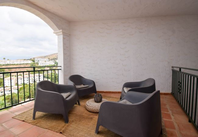 Lägenhet i Mijas Costa - Ref: 244 Fantastisk lägenhet i Calahonda med stora terrasser, havsutsikt och pool