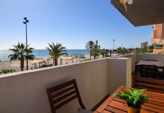 Lägenhet i Fuengirola - Ref: 280 Charmig lägenhet vid stranden med terrass och havsutsikt i Carvajal