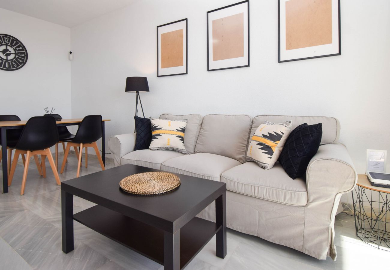 Lägenhet i Fuengirola - Ref: 280 Charmig lägenhet vid stranden med terrass och havsutsikt i Carvajal