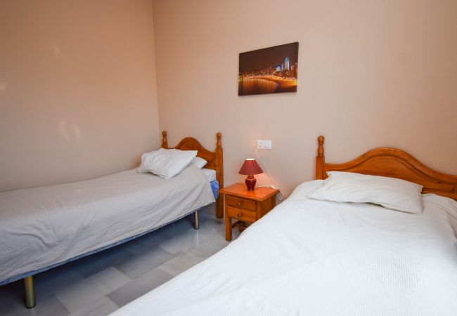 Radhus i Fuengirola - Ref 290: Radhus med takterrass, havsutsikt, pool och gångavstånd till stranden. Radhus i Fuengirola - Ref 290: Radhus med takterrass, havsutsikt, pool och gångavstånd till stranden.