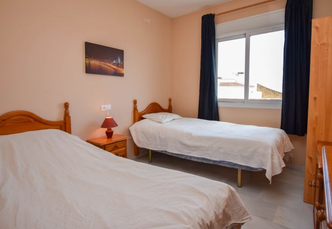 Radhus i Fuengirola - Ref 290: Radhus med takterrass, havsutsikt, pool och gångavstånd till stranden. Radhus i Fuengirola - Ref 290: Radhus med takterrass, havsutsikt, pool och gångavstånd till stranden.