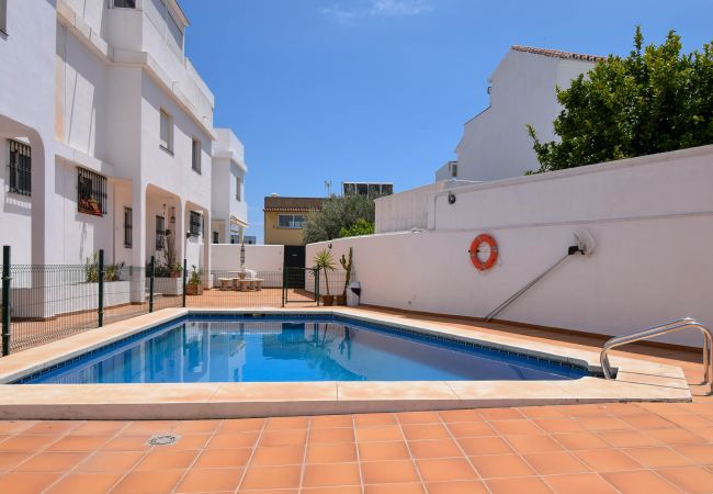 Radhus i Fuengirola - Ref 290: Radhus med takterrass, havsutsikt, pool och gångavstånd till stranden. Radhus i Fuengirola - Ref 290: Radhus med takterrass, havsutsikt, pool och gångavstånd till stranden.