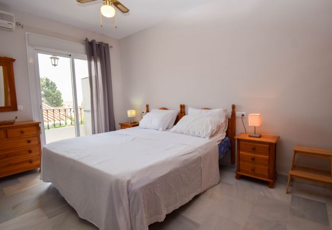 Radhus i Fuengirola - Ref 290: Radhus med takterrass, havsutsikt, pool och gångavstånd till stranden. Radhus i Fuengirola - Ref 290: Radhus med takterrass, havsutsikt, pool och gångavstånd till stranden.