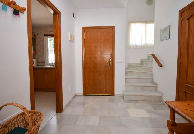 Radhus i Fuengirola - Ref 290: Radhus med takterrass, havsutsikt, pool och gångavstånd till stranden. Radhus i Fuengirola - Ref 290: Radhus med takterrass, havsutsikt, pool och gångavstånd till stranden.