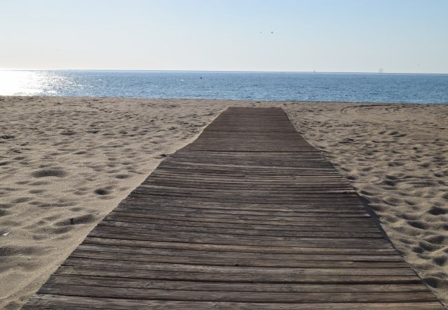 Radhus i Fuengirola - Ref 290: Radhus med takterrass, havsutsikt, pool och gångavstånd till stranden. Radhus i Fuengirola - Ref 290: Radhus med takterrass, havsutsikt, pool och gångavstånd till stranden.