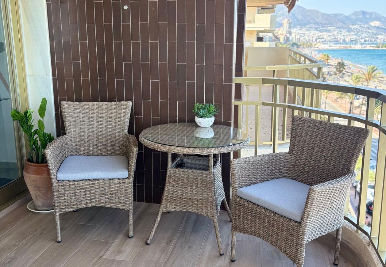 Lägenhet i Fuengirola - Ref: 298 Rymlig lägenhet med 3 sovrum/2 bad precis vid havet med havsutsikt