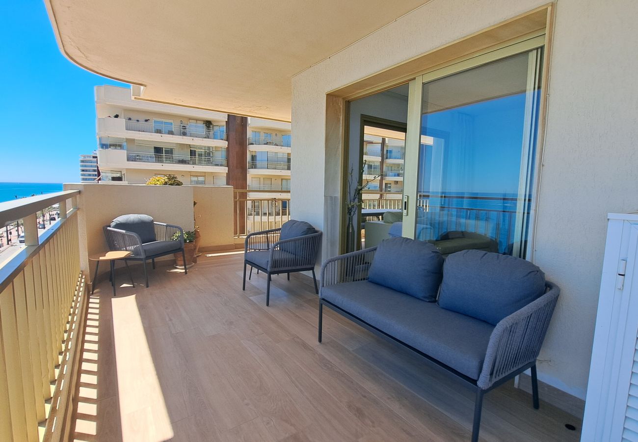 Lägenhet i Fuengirola - Ref: 298 Rymlig lägenhet med 3 sovrum/2 bad precis vid havet med havsutsikt
