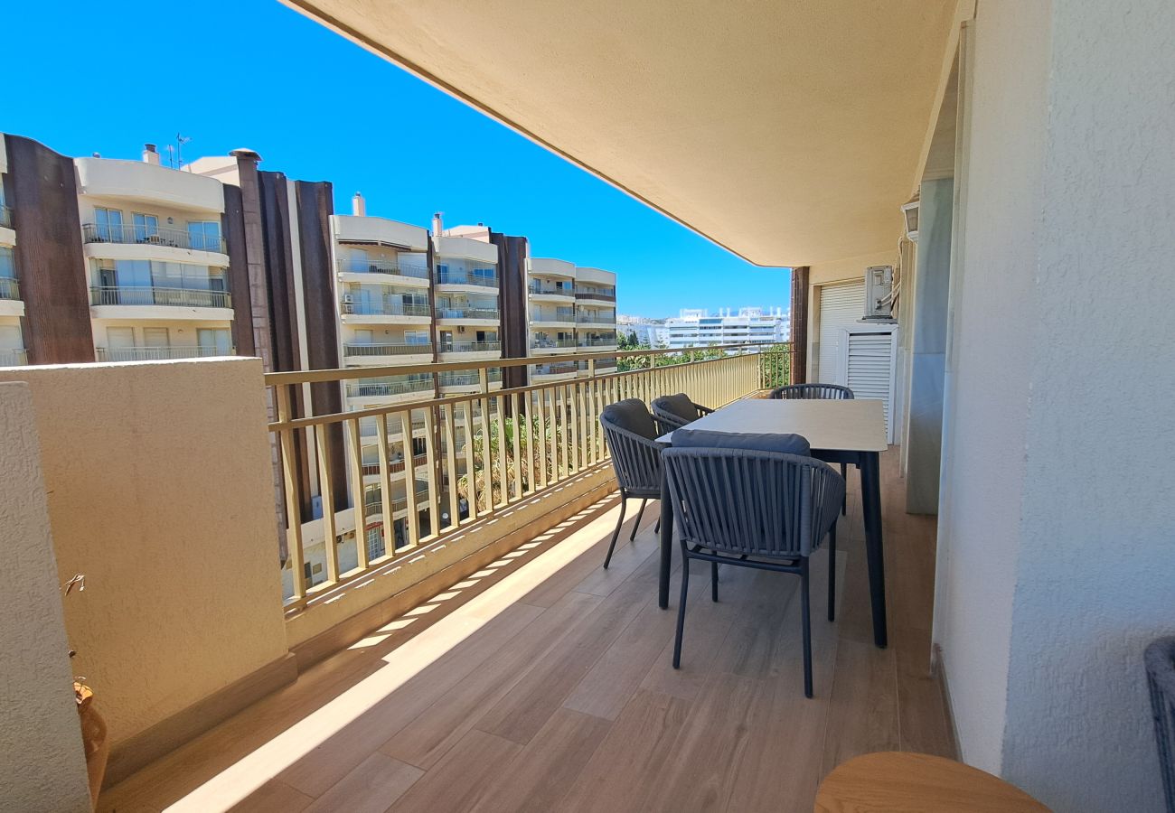 Lägenhet i Fuengirola - Ref: 298 Rymlig lägenhet med 3 sovrum/2 bad precis vid havet med havsutsikt