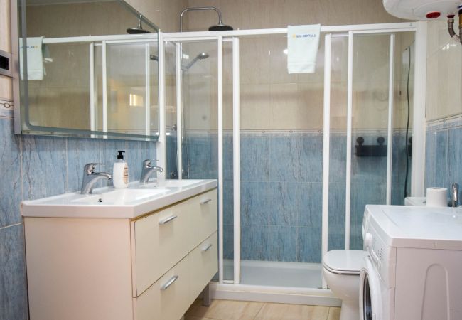 Lägenhet i Fuengirola - Ref 318 Lägenhet med 2 sovrum vid havet i centrala Fuengirola intill hamnen Lägenhet i Fuengirola - Ref 318 Lägenhet med 2 sovrum vid havet i centrala Fuengirola intill hamnen