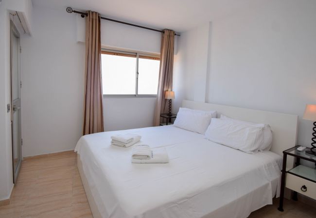 Lägenhet i Fuengirola - Ref 318 Lägenhet med 2 sovrum vid havet i centrala Fuengirola intill hamnen Lägenhet i Fuengirola - Ref 318 Lägenhet med 2 sovrum vid havet i centrala Fuengirola intill hamnen