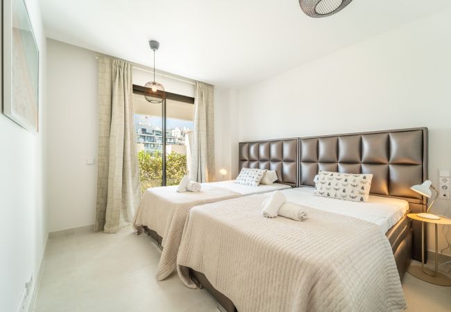 Lägenhet i Fuengirola - Ref: 323 Lyxig modern trädgårdslägenhet i populär resort Lägenhet i Fuengirola - Ref: 323 Lyxig modern trädgårdslägenhet i populär resort