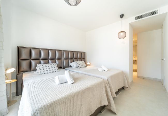 Lägenhet i Fuengirola - Ref: 323 Lyxig modern trädgårdslägenhet i populär resort