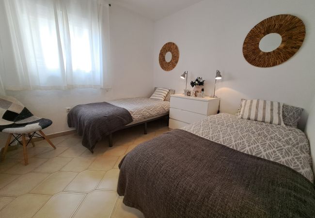 Lägenhet i Fuengirola - Ref: 324 Central 4-rumslägenhet med pool och nära till allt Lägenhet i Fuengirola - Ref: 324 Central 4-rumslägenhet med pool och nära till allt