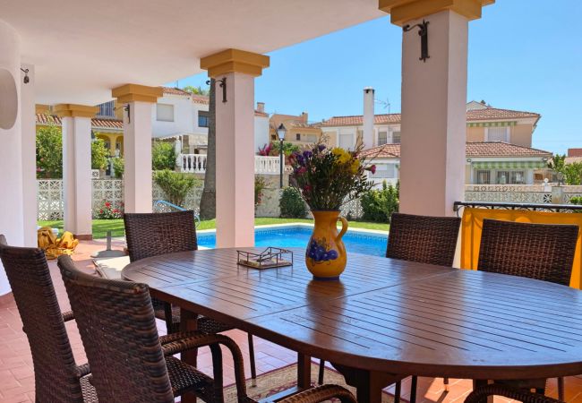 Villa i Fuengirola - Ref: 325 Villa Elena - Large villa with private Pool Villa i Fuengirola - Ref: 325 Villa Elena - Large villa with private Pool