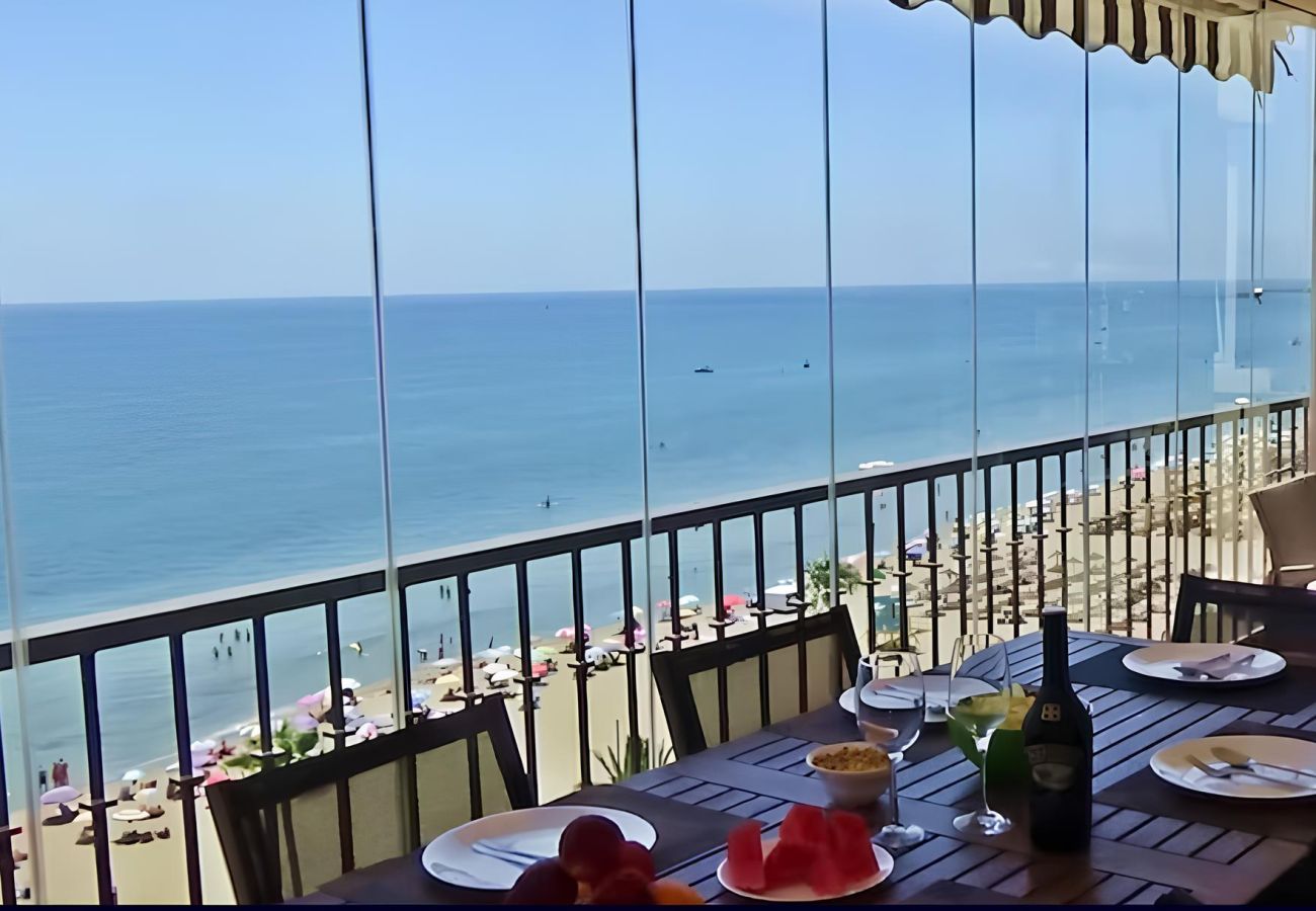 Lägenhet i Fuengirola - Ref: 268 Underbar lägenhet vid stranden i Fuengirola med pool och parkering