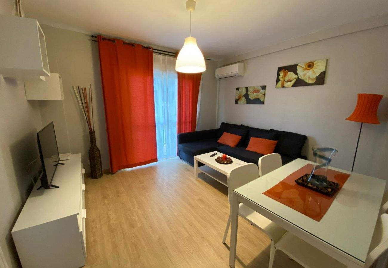Lägenhet i Fuengirola - Ref: 221. Lägenhet med 2 sovrum i Fuengirola intill stranden. Utmärkt läge.