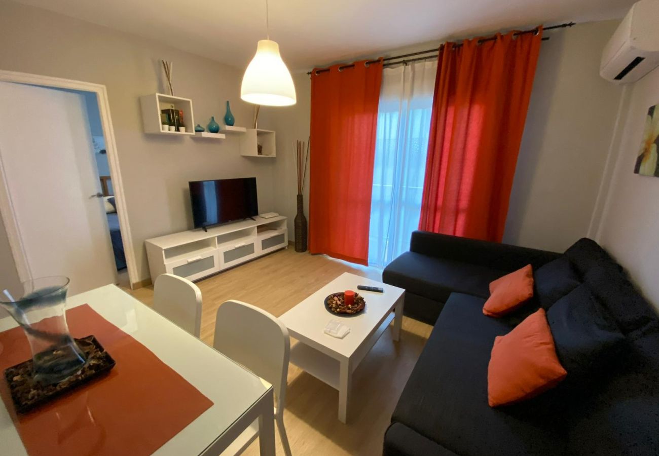 Lägenhet i Fuengirola - Ref: 221. Lägenhet med 2 sovrum i Fuengirola intill stranden. Utmärkt läge.